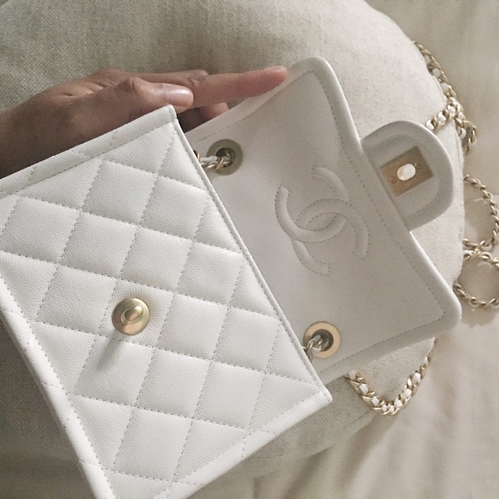Chanel Caviar Classic Flap - Picture 14 of 17